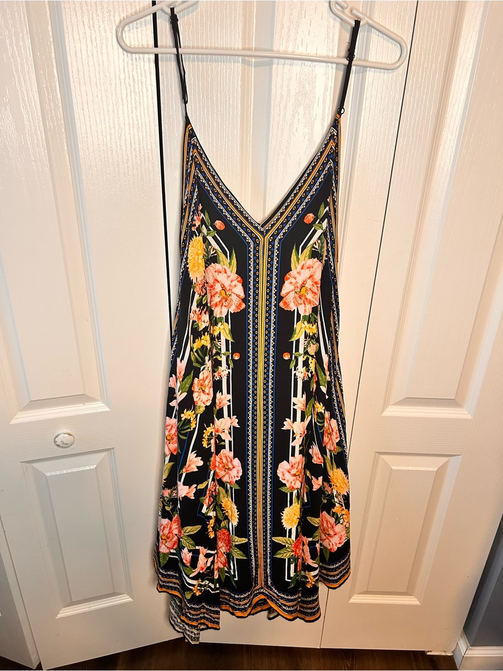 Freemarket Flying Tomato’s Medium V-Neck Spaghetti Strap Black Floral Dress